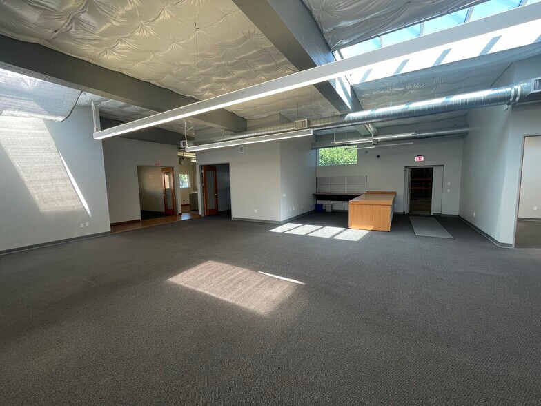 More Photos Of 128 NE 7th Ave, Portland Light Distribution For Lease