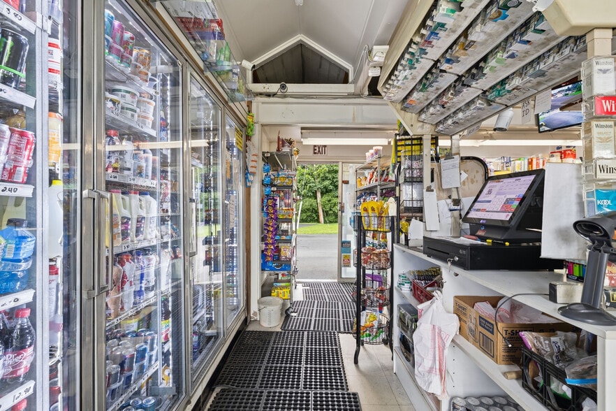 More Photos Of 14650 Champaign Rd, Allen Park General Retail For Sale