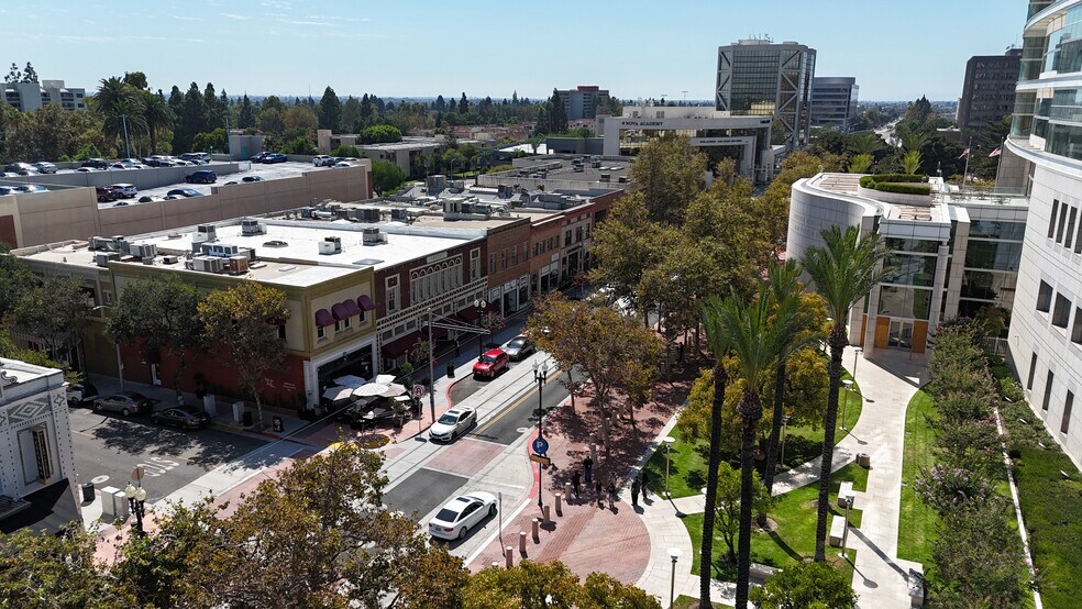 More Photos Of 410 W 4th St, Santa Ana Office For Sale