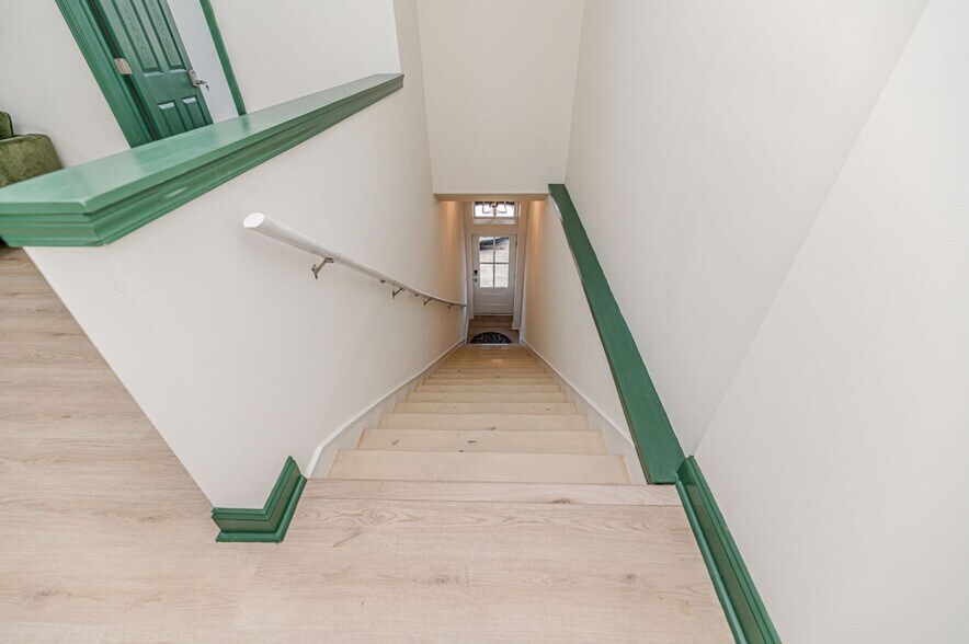 More Photos Of 200-208 S Steele St, Sanford Storefront For Lease