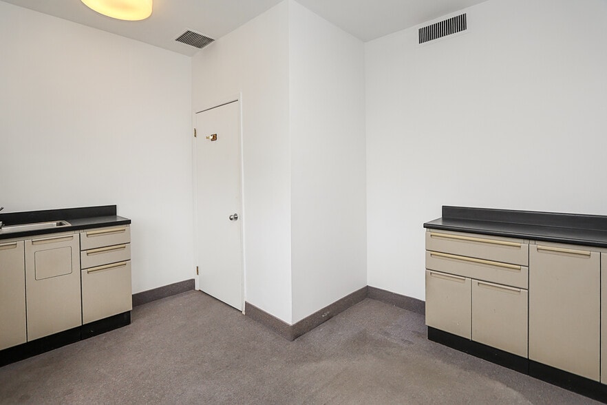 More Photos Of 520 Franklin Ave, Garden City Medical For Sale