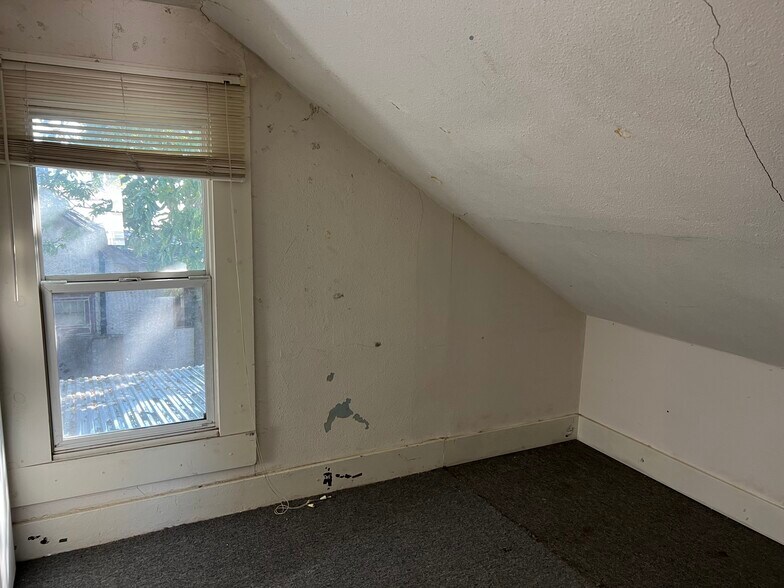 More Photos Of 804 S Bailey Ave, North Platte Flex For Sale