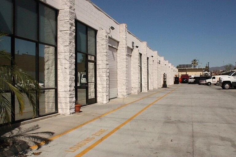 More Photos Of 14701 Arminta St, Panorama City Manufacturing For Lease