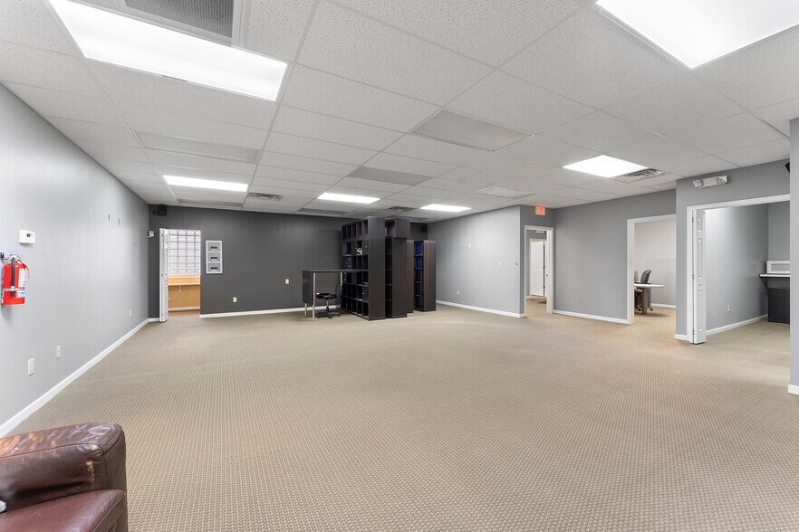 More Photos Of 4241 Kirk Rd, Austintown Office For Sale