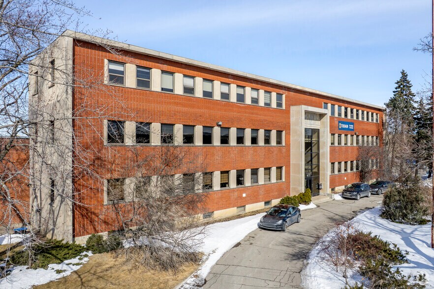 More Photos Of 8270-8310 Ch Devonshire, Mt Royal Unknown For Lease