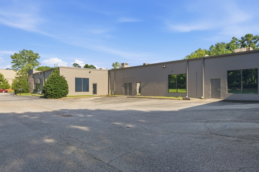 More Photos Of 1100 Old Ellis Rd, Roswell Loft Creative Space For Sale