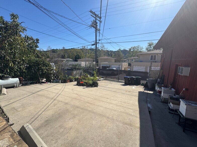 More Photos Of 1558 Victory Blvd, Glendale Office For Sale