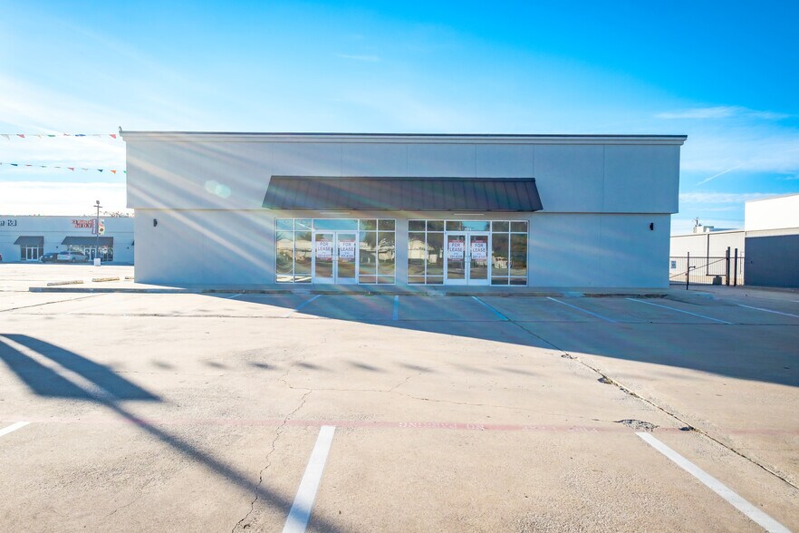 More Photos Of 2900 Walnut Hill Ln, Dallas Unknown For Lease