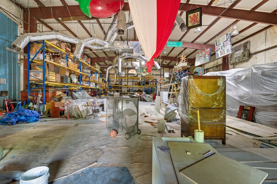 More Photos Of 9129 Irvington Blvd, Houston Warehouse For Sale