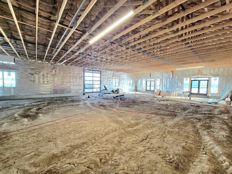 More Photos Of 2116 Picture Point Drive Dr, Windsor Storefront Retail Office For Lease