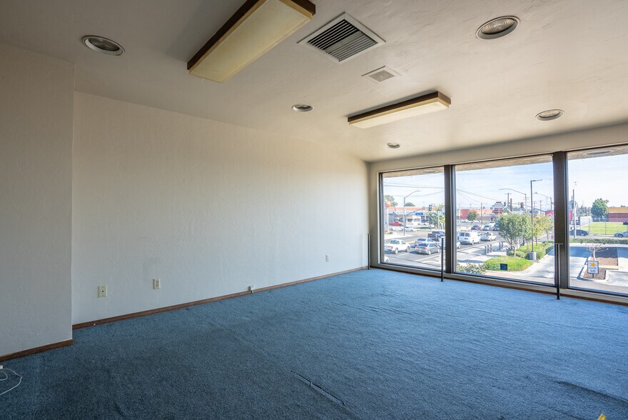 More Photos Of 4946 Florence Ave, Bell Medical For Lease