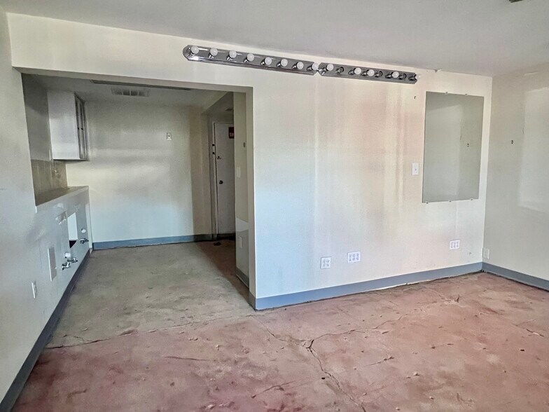 More Photos Of 8000-8004 Flower Ave, Takoma Park Unknown For Lease