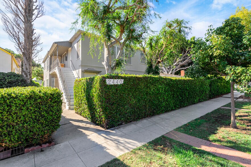 More Photos Of 2440 Arizona Ave, Santa Monica Apartments For Sale