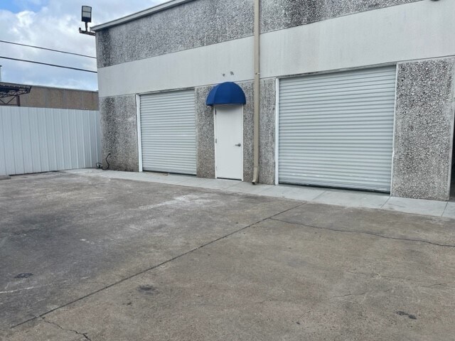 More Photos Of 5629 Star Ln, Houston Service For Lease