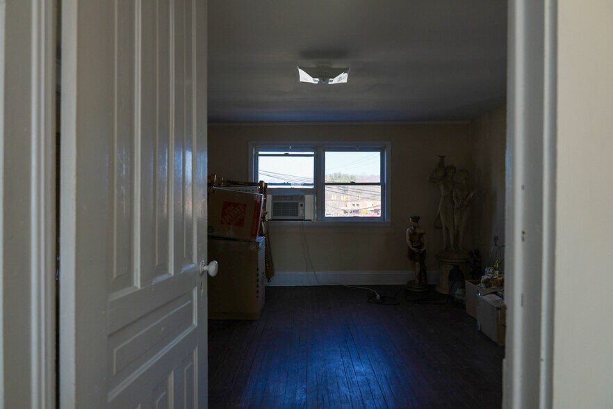 More Photos Of 1616 Blountville Blvd, Blountville Office Residential For Lease