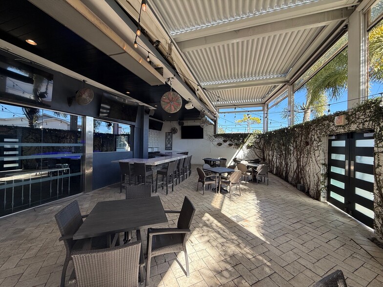 More Photos Of 2702 W Kennedy Blvd, Tampa Restaurant For Lease