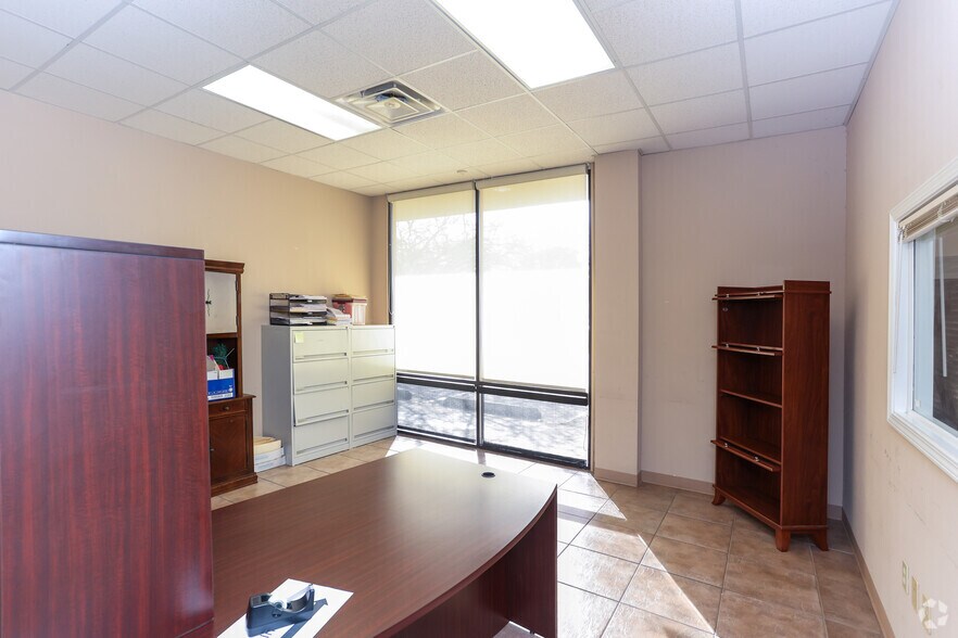 More Photos Of 1656 Benton Rd, Bossier City Loft Creative Space For Lease