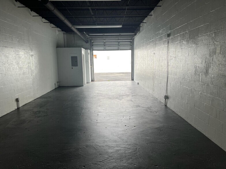 More Photos Of 350-362 NW 27th Ave, Fort Lauderdale Warehouse For Lease
