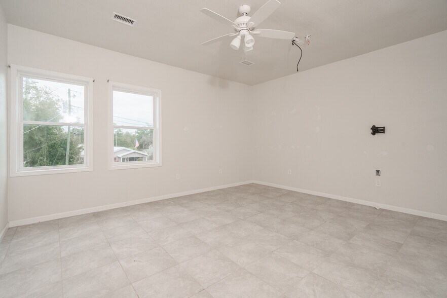 More Photos Of 1919 Drummond Ave, Panama City Distribution For Lease