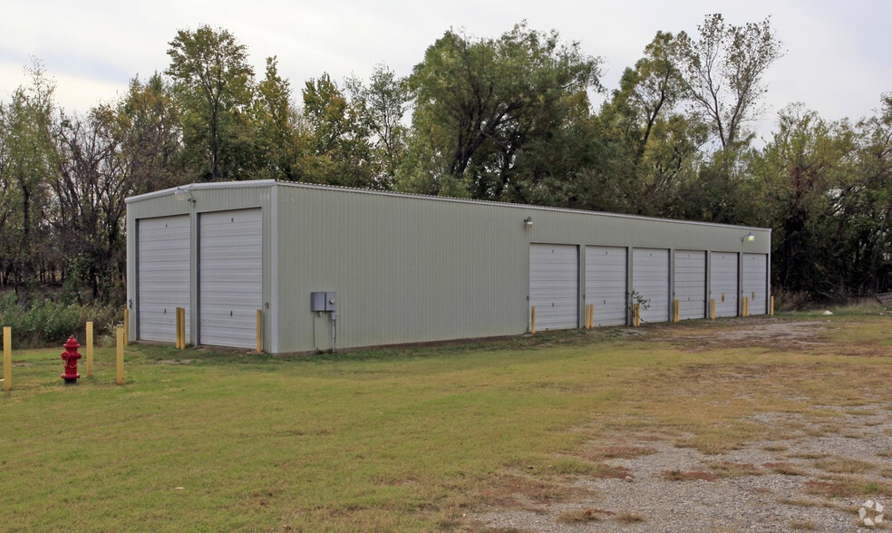 More Photos Of 811 S Sunnylane Rd, Moore Unknown For Lease