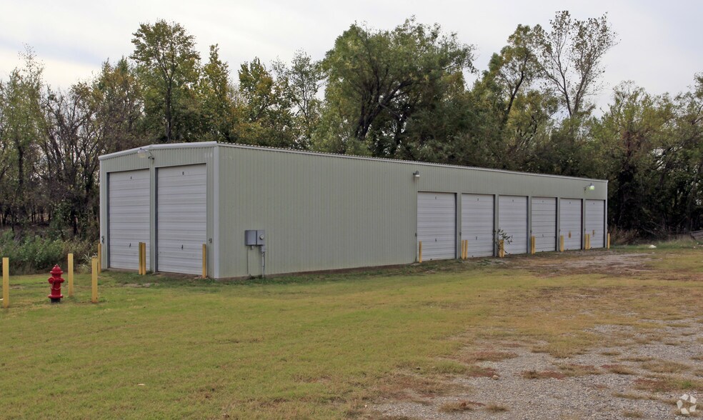 More Photos Of 815 S Sunnylane Rd, Moore Unknown For Lease