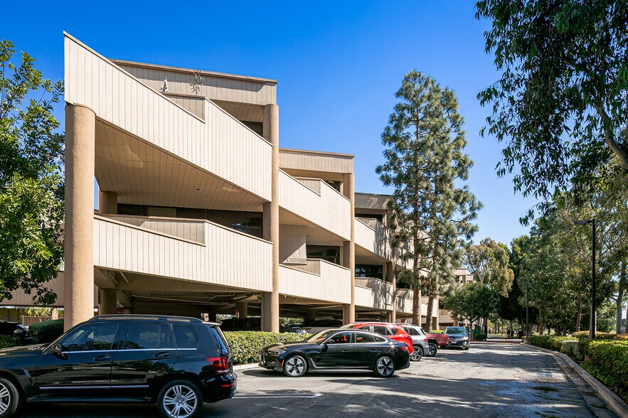 More Photos Of 37 Creek Rd, Irvine Medical For Lease