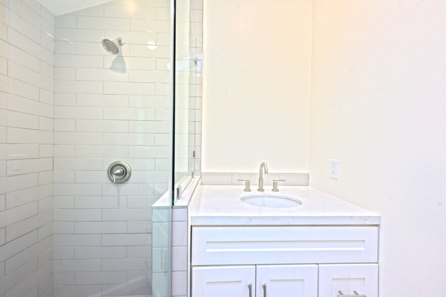 More Photos Of 2592 N Beachwood Dr, Los Angeles Multifamily For Sale