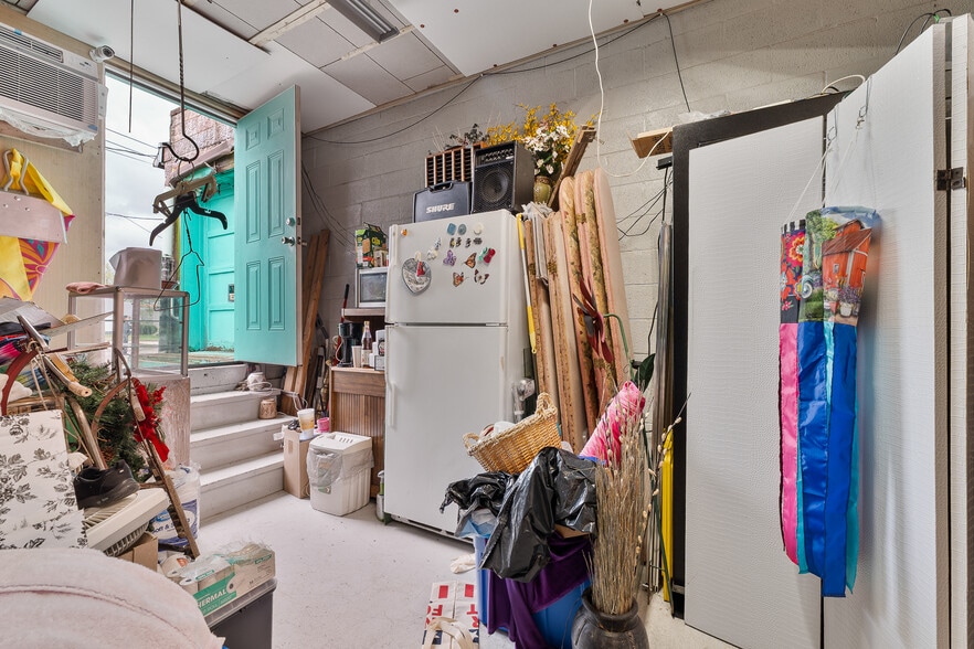 More Photos Of 727-735 14th St W, Huntington Storefront For Sale