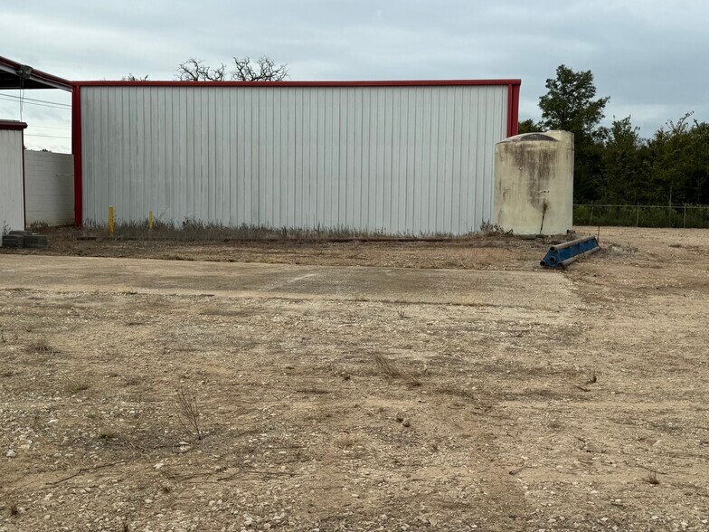 More Photos Of 9182 S US Highway 79, Palestine Service For Lease