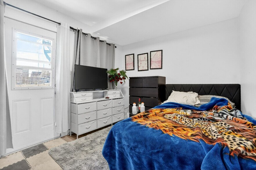 More Photos Of 2278-2296 Av Bourbonnière, Montréal Apartments For Sale