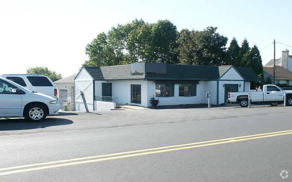 Primary Photo Of 321 Maple Ave, Horsham Auto Repair For Sale