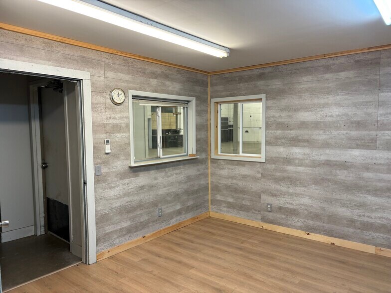 More Photos Of 2905 N Lincoln Rd, Escanaba General Retail For Sale