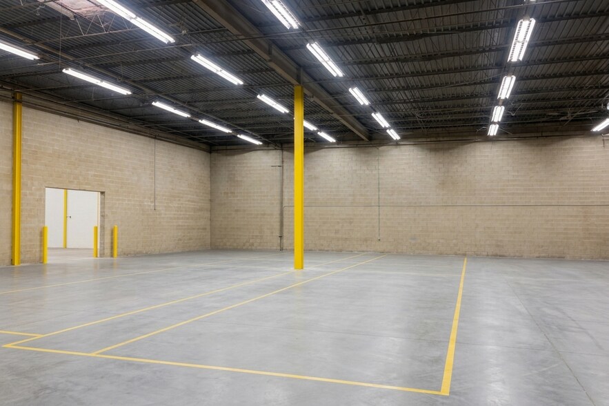 More Photos Of 436 E Locust St, Dekalb Manufacturing For Lease