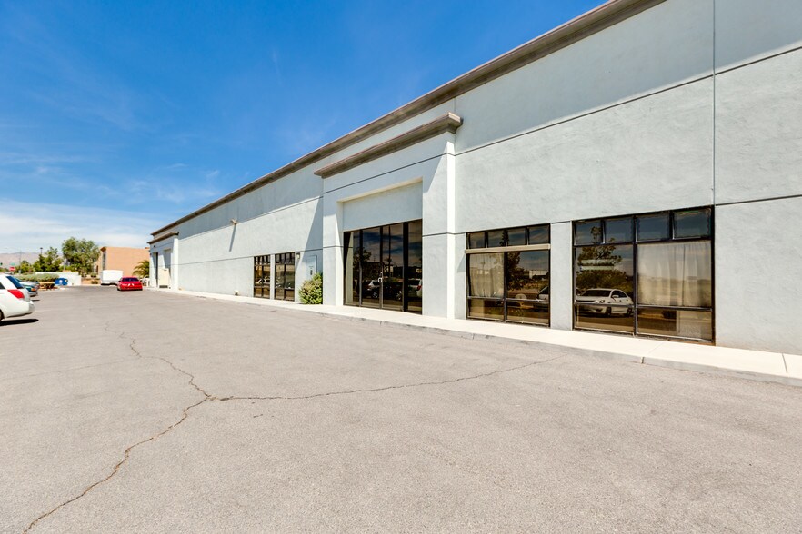 More Photos Of 4830 W Oquendo Rd, Las Vegas Light Manufacturing For Lease