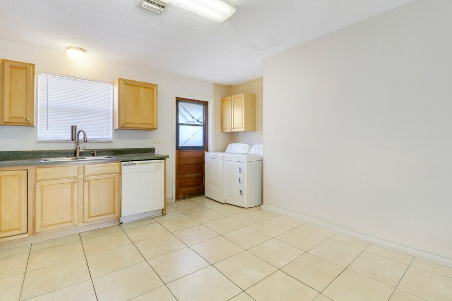 More Photos Of 2767 SE Normand St, Stuart Apartments For Sale