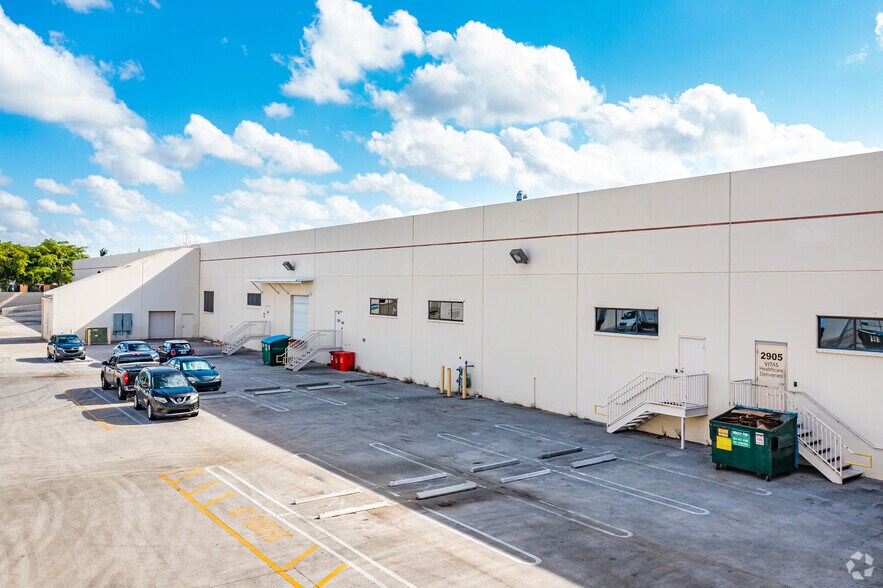 More Photos Of 2905-2989 Commerce Pky, Miramar Medical For Lease