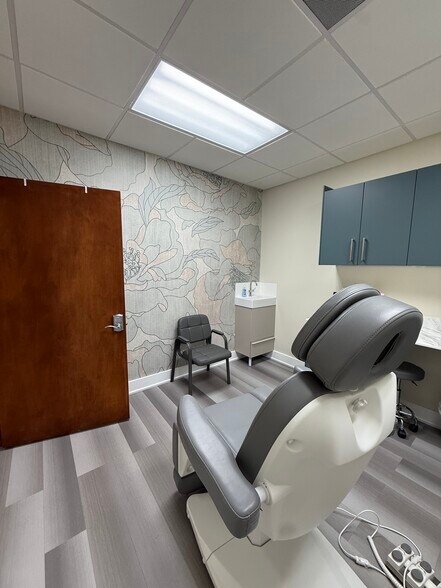 More Photos Of 1911 Harrison St, Hollywood Medical For Lease