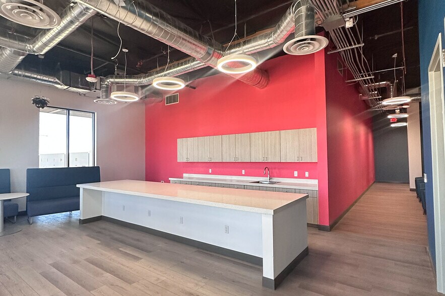 More Photos Of 6175 W Sunset Rd, Las Vegas Office For Sale