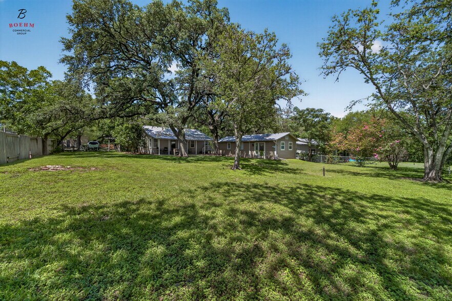 More Photos Of 115 Oak Park Dr, Boerne Office For Sale