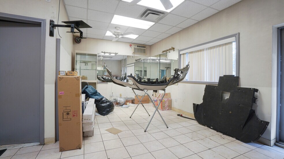 More Photos Of 10 Jerusalem Ave, Hempstead Auto Repair For Sale