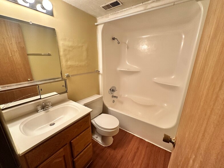 More Photos Of 506 N Linden St, Normal Apartments For Sale