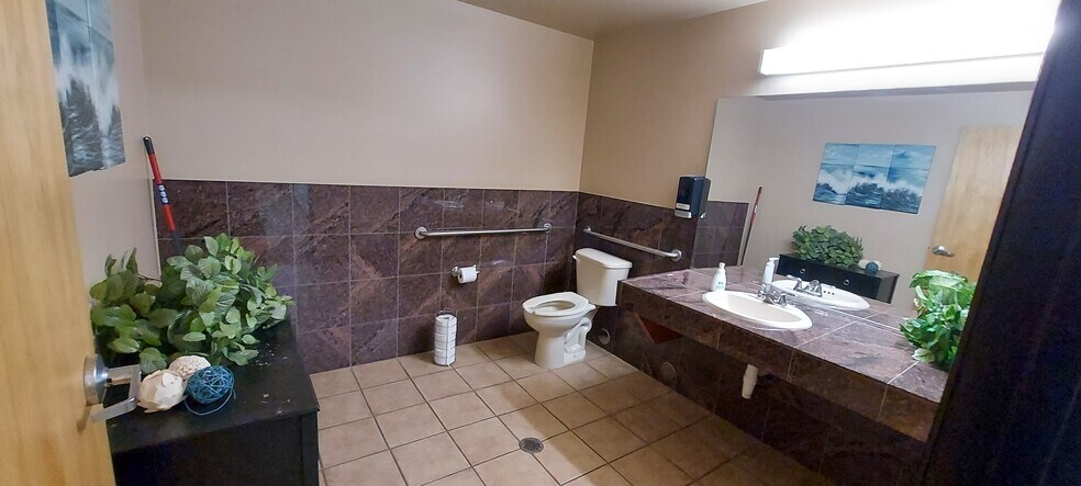 More Photos Of 7399 S Tucson Way, Centennial Flex For Lease