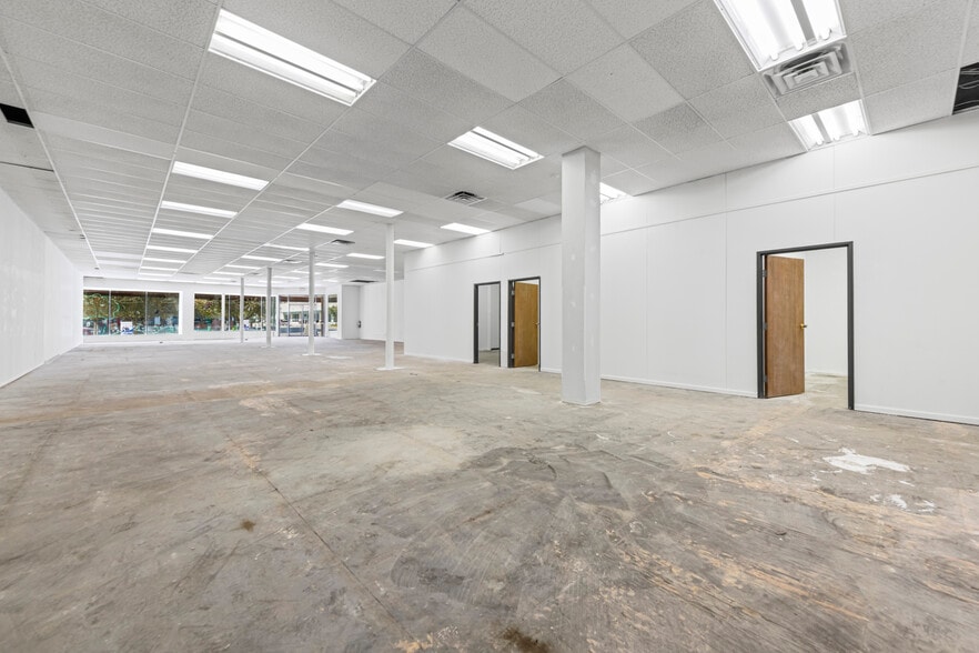 More Photos Of 240 Huron Ave, Port Huron Storefront For Lease