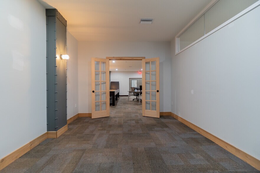 More Photos Of 679 NW Enterprise Dr, Port Saint Lucie Light Distribution For Sale