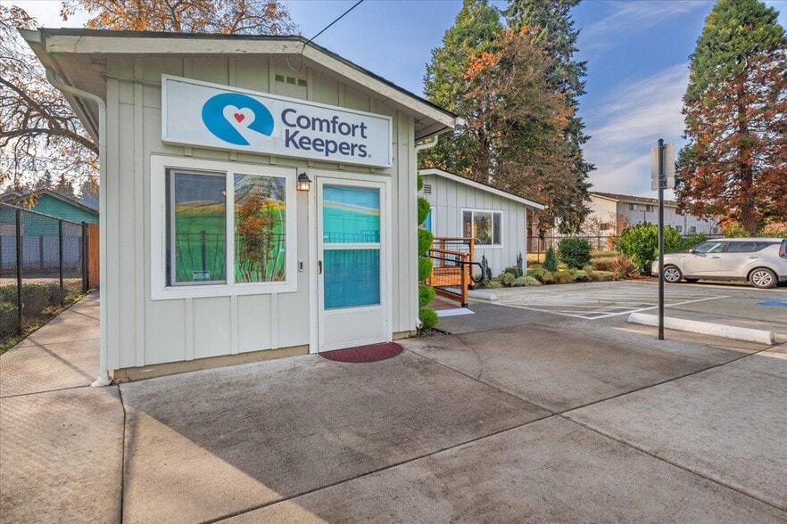 More Photos Of 2115 E 27th St, Vancouver Office For Sale