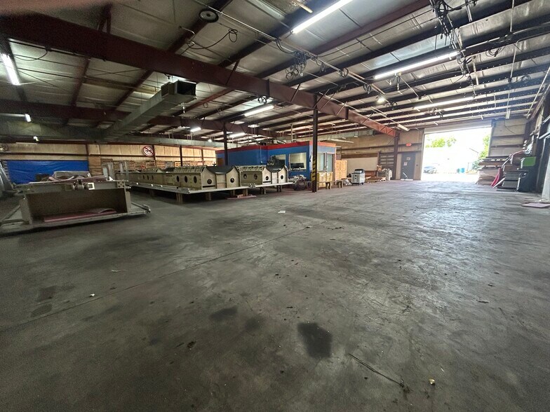 More Photos Of 817 N Cocoa Blvd, Cocoa Manufacturing For Lease