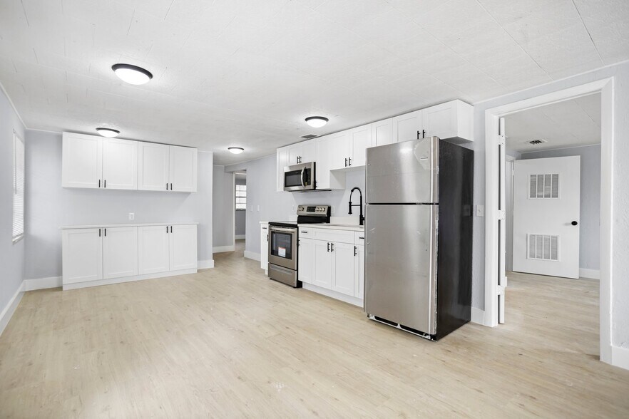 More Photos Of 12703 N 15th St, Tampa Apartments For Sale