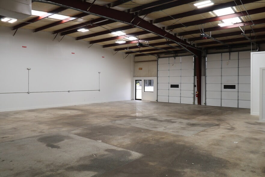 More Photos Of 76 Bay Creek Rd, Loganville Warehouse For Lease