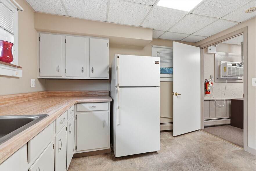 More Photos Of 3157 Mechanicsville Rd, Eddington Medical For Sale