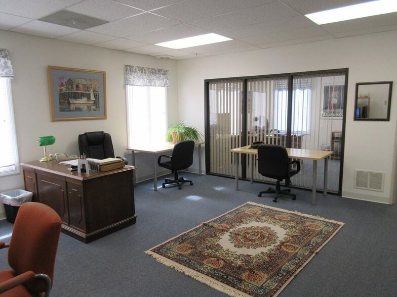 More Photos Of 78 Faunce Corner Mall Rd, North Dartmouth Medical For Sale